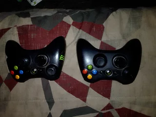 2 Xbox 360 consoles | 2 controllers | 2 speed wheels | 80 games | DJ Turntable | Kinect Sensor