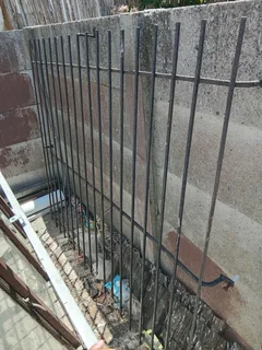 151 cm width 174 cm length black burgular bar