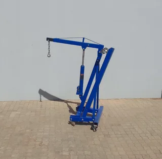 Engine hoist with load leveler