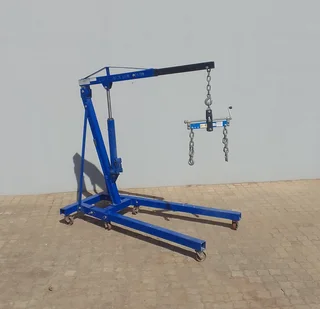 Engine hoist with load leveler