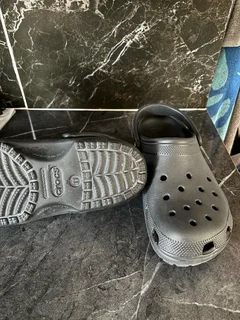 Black Men’s Size 11 Crocs