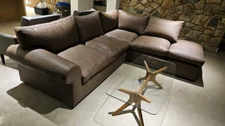 Corner couch set, 6 seater with coffee table