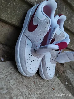 Nike Women Original Courth Vision V-Day size 6 sneakers