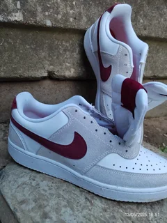 Nike Women Original Courth Vision V-Day size 6 sneakers