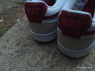 Nike Women Original Courth Vision V-Day size 6 sneakers