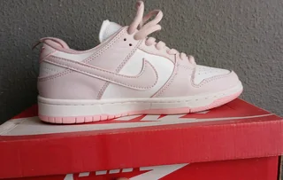Sneakers pink