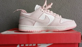 Sneakers pink