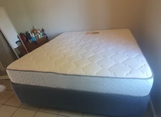 Bed and mattress (strandmattress) - Queen size