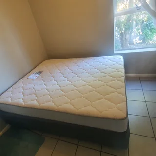 Bed and mattress (strandmattress) - Queen size