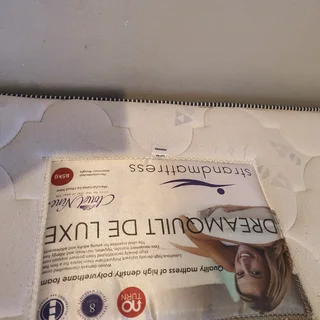 Bed and mattress (strandmattress) - Queen size