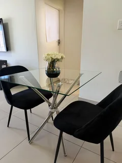 Table - Ad posted by Michelle De Oliveira