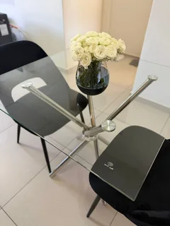 Table - Ad posted by Michelle De Oliveira