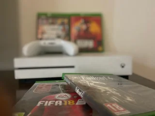 Xbox One S 500GB &#43; 4 Bonus Games