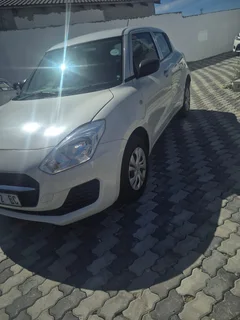 2022 Suzuki Swift 1.2 GA low kilos great condition.R125000 neg