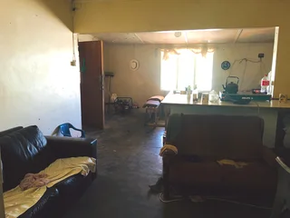 Fixer Upper Smallholding with two homesteads, fenced, pet friendly for a bargain!