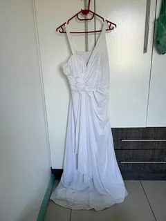 Beautiful White Gown, Size XXL Brand: Rosa Fashions