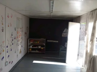 CONTAINER/PARK HOME.