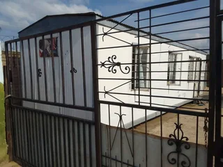 CONTAINER/PARK HOME.