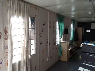 CONTAINER/PARK HOME.