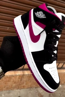 Sneakers - Ad posted by Dawn shop