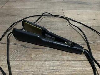 Wide GHD in great condition