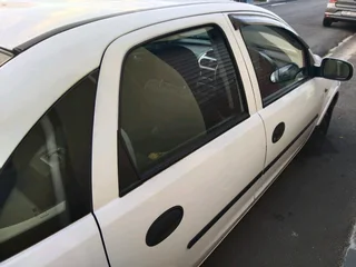 2005 1.6i OPEL CORSA 5 SPEED SEDAN