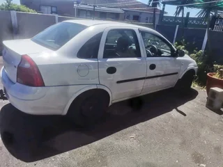 2005 1.6i OPEL CORSA 5 SPEED SEDAN
