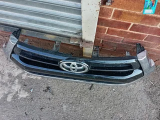 Toyota hillux GD6 grill in good condition