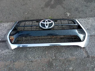 Toyota hillux GD6 grill in good condition