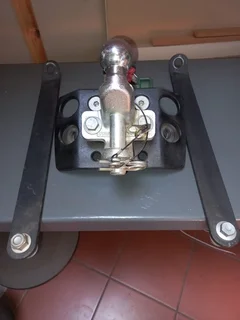 Land Rover Discovery 3/4 Heavy-Duty Tow Hitch.