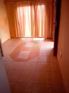 Garage to rent in Dube Soweto with a shower but no hot water