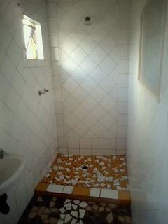 Garage to rent in Dube Soweto with a shower but no hot water