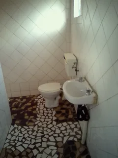 Garage to rent in Dube Soweto with a shower but no hot water