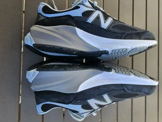 Running Shoe New Balance 990 V6