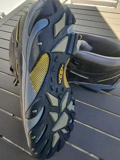 Hiking Shoes  - KEEN