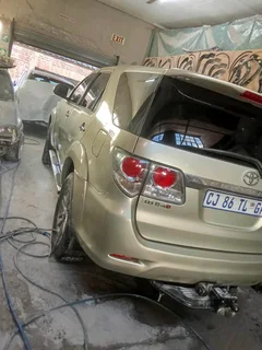 Vehicle spray painting