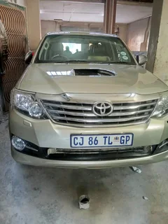 Vehicle spray painting