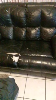 Graph ten everest, Black living room couches