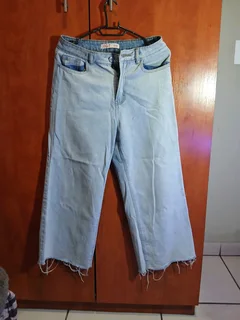 Light Blue Wash Wide Leg Hem Crop Denim Jeans