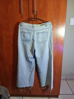 Light Blue Wash Wide Leg Hem Crop Denim Jeans