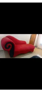red couch for R700