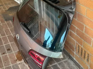 ✨ FOR SALE – VW GOLF 7 COMPLETE TAILGATE (WITH GLASS!)   Price: R7,500  Location: Midrand