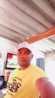 I'm looking for work as a Gardener housekeeper painting  Dogwalker caretaker