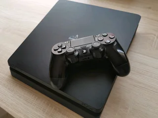 Ps4 slim 800GB
