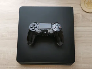 Ps4 slim 800GB