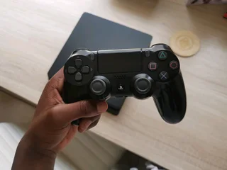 Ps4 slim 800GB