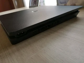 Ps4 slim 800GB