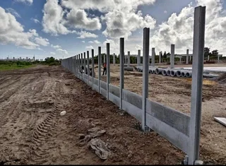 Vibracrete slab walls, houses&amp;palissade fence