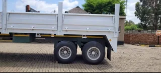 Dropside tuck trailer