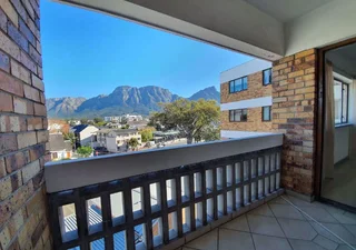 Stylish Newly Renovated 3 Bedroom Townhouse to Rent in Claremont